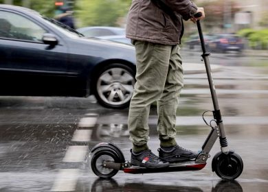 Peut-on utiliser une trottinette électrique sous la pluie? Comprendre le IP Rating!